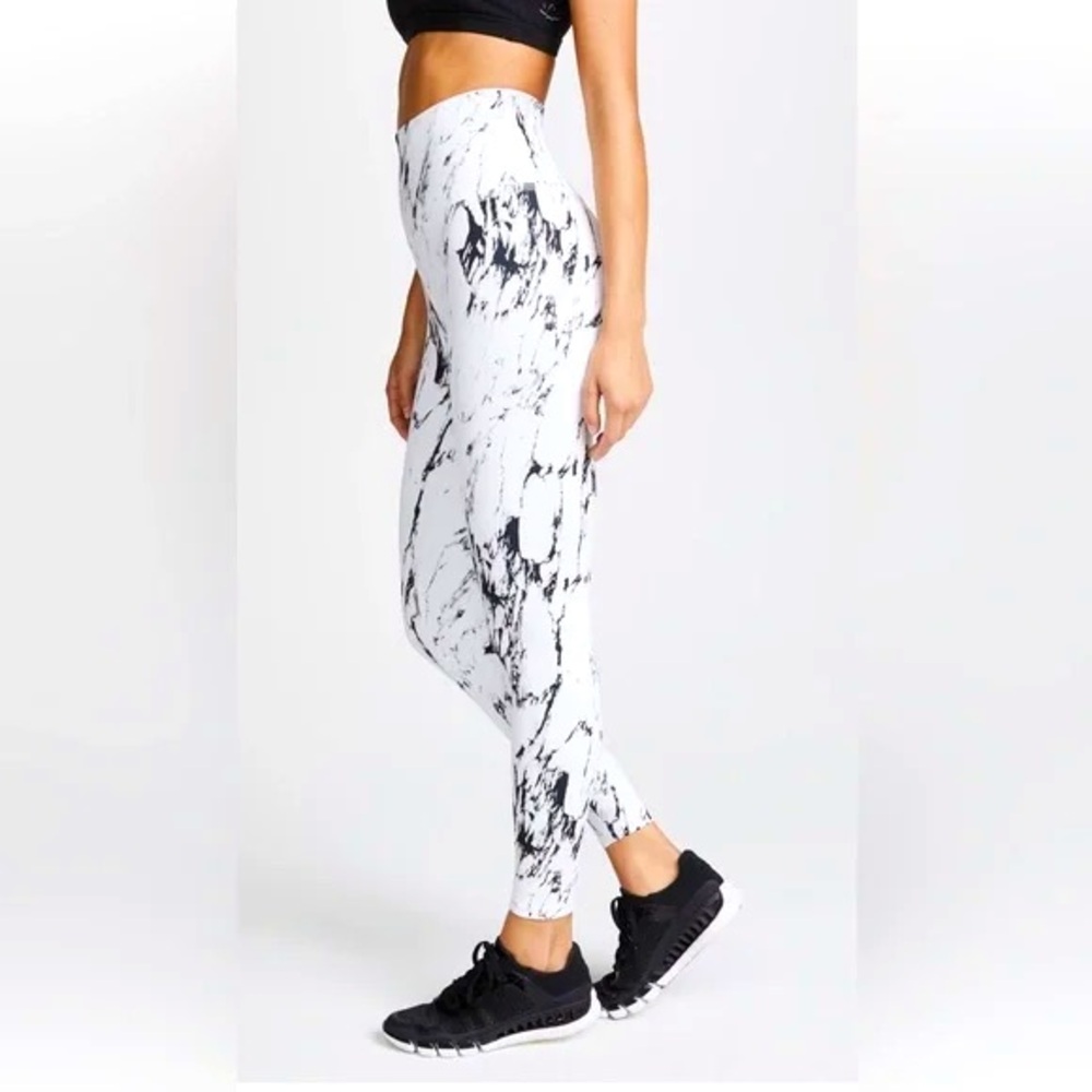 BEYOND YOGA 💥RARE💥 Olympus White & Black Marble High Waisted Midi Leggings - Picture 3 of 15